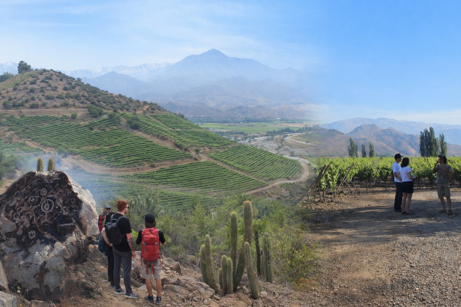 PETROGLIFOS ANCESTRALES Y VIÑEDOS DE ACONCAGUA